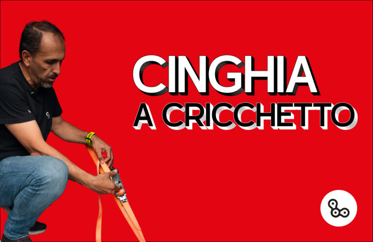 Come fissare correttamente la moto con la cinghia a cricchetto